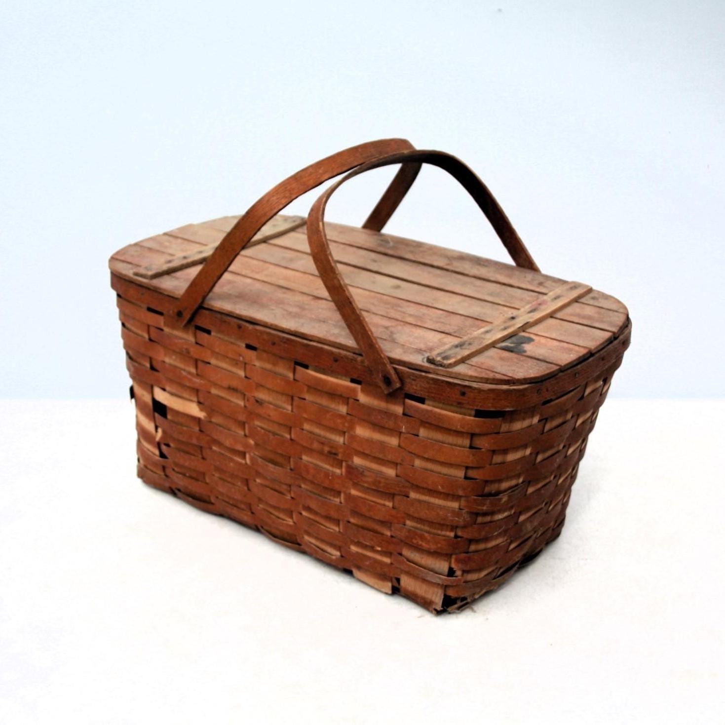 Vintage Woven Split Wood Slat Picnic Basket 2 Handles & Insert Rustic Primitive Country Farmhouse Harvest Table Christmas Lodge Cabin Decor