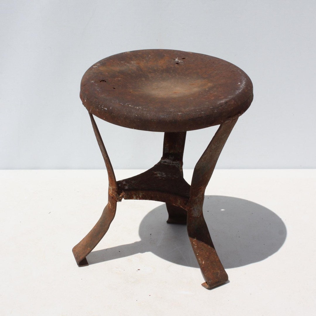 Antique Vintage Metal Milking Stool Chair Round Tripod Rusty Farmhouse ...