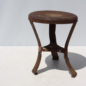 Antique Vintage Metal Milking Stool Chair Round Tripod Rusty Farmhouse ...