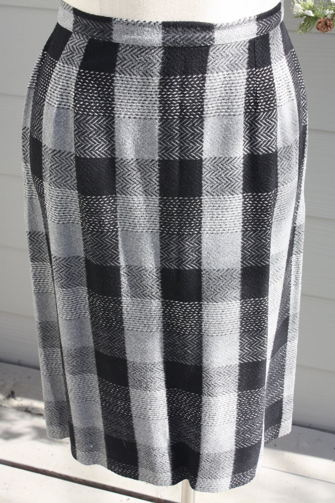 Vintage 1960's Pencil Skirt Plaid Black and Grey Wool Felt Rockabilly