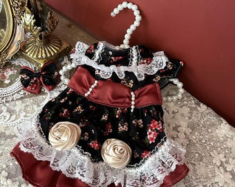 Vestido de perro real victoriano floral hecho a mano, exquisito vestido gótico de encaje para mascotas, elegante ropa para gatos con rosas de perlas, lujoso atuendo vintage para fiestas de perros, regalo