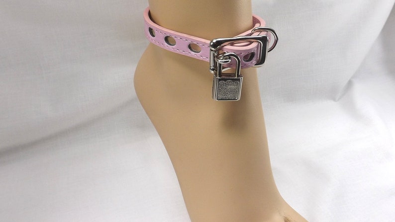 Locking restraints locks black leather bdsm ankle cuffs mature bondage restraints image 2