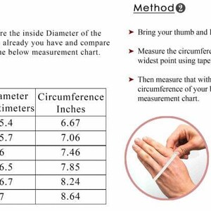 K&ouml;nnte beinhalten: Diagramm mit zwei Methoden zur Messung der Armreifgr&ouml;&szlig;e. Methode 1 zeigt die Messung des Innendurchmessers in Zoll und Zentimetern. Methode 2 zeigt die Messung des Handumfangs. Eine Umrechnungstabelle ist enthalten.