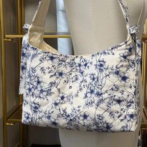 Handmade Quilted Cotton Shoulder Bag: Mini Tote with Zipper Pocket