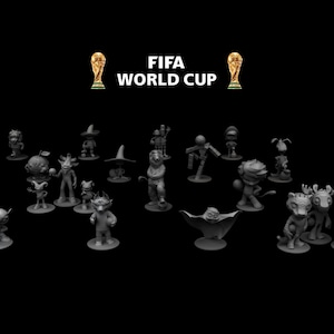 Puede incluir: Colección de figuras grises, cada una representando un personaje único, sobre fondo negro. El texto "FIFA WORLD CUP" se muestra arriba, con un trofeo a cada lado. Las figuras varían en tamaño y diseño.