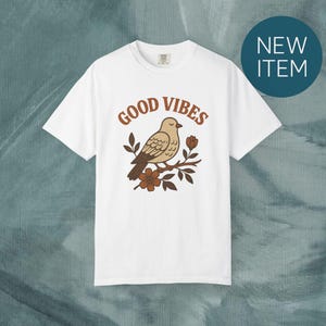 Retro Vibes T-Shirt: Unisex Vintage Style Tee, Neutral Colors