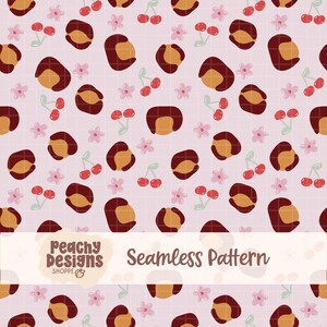 Op de afbeelding: Naadloos patroon met een herhalend ontwerp van bruine en bruine vormen, kersen en roze bloemen op een lichtroze rasterachtergrond. De tekst "Seamless Pattern" wordt weergegeven op een witte banner.