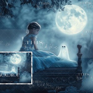 Puede incluir: Un telón de fondo digital que presenta a una niña con un vestido azul sentada en una cama con un fantasma a su lado. La escena está ambientada en un bosque oscuro con una luna grande y brillante en el cielo. El texto "BACKDROP" es visible en la esquina inferior izquierda de la imagen.