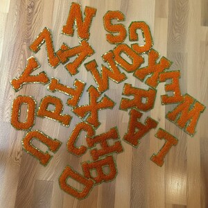 Patch de letras em chenille para passar a ferro, Patch de chenille com borda dourada, Letras em chenille para passar a ferro, Patch de letras em chenille