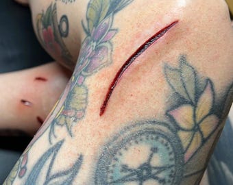 Realistic Silicone Laceration Wound – Handmade SFX Prosthetic for Halloween, Cosplay & Horror Makeup