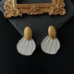 Gold Matte Oval Fan Earrings – Textured Modern Shell Drop Studs, Minimalist Statement Earrings, Lightweight Fashion Jewelr