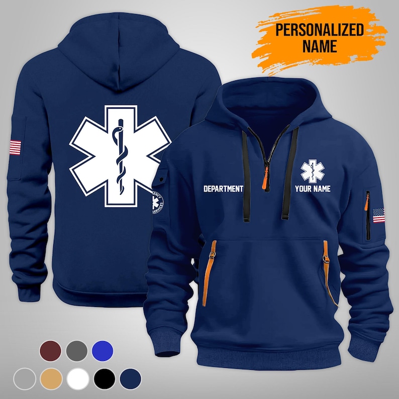 Puede incluir: Sudadera con capucha azul marino con un emblema blanco de la Estrella de la Vida y los textos "DEPARTMENT" y "YOUR NAME". Cuenta con cremallera, detalles en naranja y un peque&ntilde;o parche de la bandera estadounidense. La parte trasera tambi&eacute;n muestra el emblema de la Estrella de la Vida.