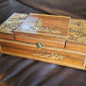 Vintage Chinese Carved Wooden Jewelry Box with Dragons & Red Felt Interior – Mid Century Folding Compartment Design