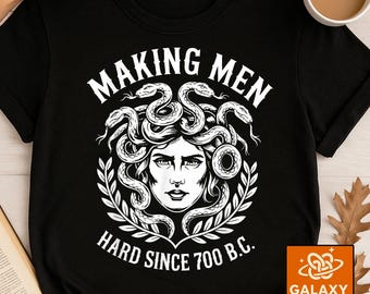 Divertida camiseta feminista de Medusa: Haciendo que los hombres sean duros desde el año 700 a. C.