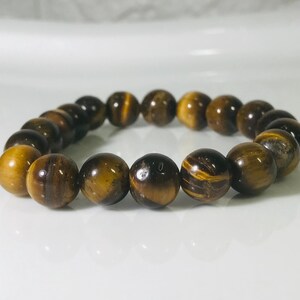 Pulseira olho de tigre com ajuste elástico feito à mão com saco de presente e cartão de cristal com pedra preciosa de 8 mm