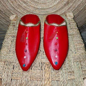 Handmade Moroccan Leather Babouche Slippers: Naturally Dyed Organic Shoes