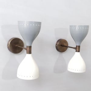 Mid Century Italienische Messing Diabolische Wandleuchte - Paar - Creme Weiss Grau