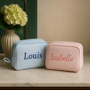 Personalized Seersucker Makeup Bag, Seersucker Bag with Embroidered Name, Personalized Wash Bag, Wedding Bridesmaid Gift Makeup Bag