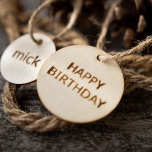 Etiquetas de madera personalizadas, etiquetas grabadas personalizadas, nombre de mesa para boda, etiqueta de regalo, etiquetas de madera cortadas con láser
