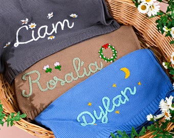 Manta de bebé personalizada con nombre: un suave recuerdo cosido a mano para recién nacidos y baby showers.