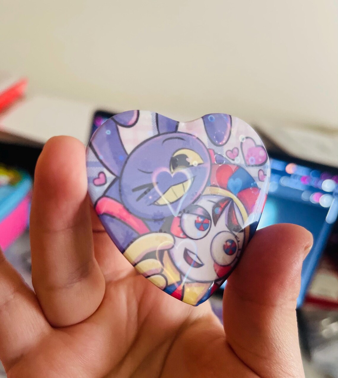TADC Funnybunny | Jax X Pomni | Heart Holographic Button/badge 2.24 ...