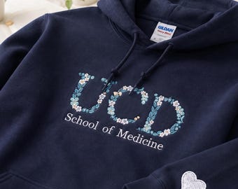 新学期の贈り物 - カスタム刺繍入り花柄カレッジパーカー - 医学部パーカー - 名入れ可能な新入生看護学生用プルオーバー