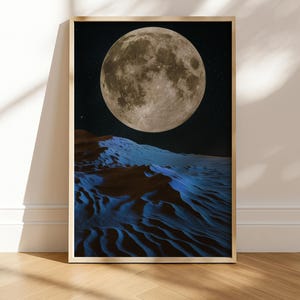 Mond über Wüste Dünen Poster, Surreale Nacht Landschaft Kunst, Blauer Sand Digitales Poster, Mond Wanddekoration, Sternenhimmel Download