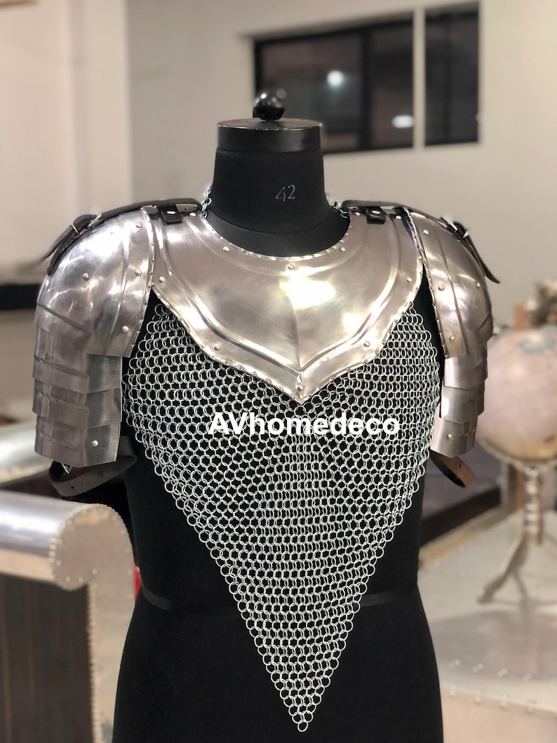 May include: A silver-colored medieval armor breastplate and shoulder guards with chainmail. The armor is displayed on a black mannequin. The text "AVhomedeco" is visible on the chainmail.
