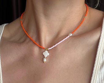 Gargantilla delicada de perlas: collar de cuentas checas, joyería minimalista.