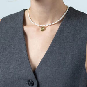 Conjunto de gargantilla de cuentas de concha: colgante de ojo bohemio con detalles dorados