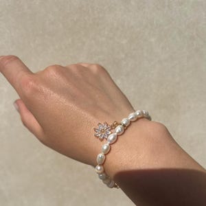 Freshwater Pearl Bracelet: Crystal Flower Charm, Golden Beads