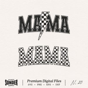 以下が含まれることがあります： 黒のバーシティフォントで「MAMA」という単語が書かれたデジタルグラフィックデザイン。上のバージョンでは、文字Aの代わりに白黒の市松模様の稲妻が配置されています。下のバージョンでは、市松模様で塗りつぶされた「MAMA」という単語が表示されています。