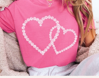 Doble corazón con diamantes de imitación PNG, diseño de corazones brillantes, gráfico estético de amor, arte de camiseta de San Valentín, estilo glamuroso femenino PNG, diseño de impresión DTF