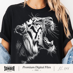 Può includere: Un set di tre tazze in ceramica con finitura opaca e macchiettata. Le tazze sono nei toni del crema, grigio chiaro e grigio scuro. Ogni tazza ha un design semplice e minimalista e un manico arrotondato.