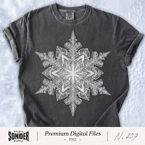 Könnte beinhalten: Dunkelgraues T-Shirt mit einem detaillierten weißen Schneeflocken-Design. Das Shirt hat einen Rundhalsausschnitt und kurze Ärmel. Der Text "Premium Digital Files" ist darunter gedruckt.