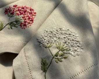 Personalized Embroidered Linen Dinner Napkin – Hemstitch Napkin with Wildflower Bouquet, Custom Table Decor