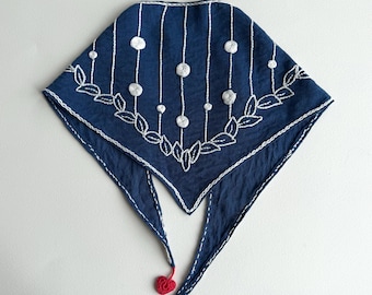Pañuelo de lino bordado a mano — Pañuelo para la cabeza de rayas y rosas, bufanda triangular para el cuello, índigo, NO05