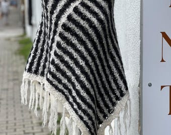 Early 2000s Y2K Black and White Poncho - Etsy Early 2000s Y2K Black and White Poncho - Etsy