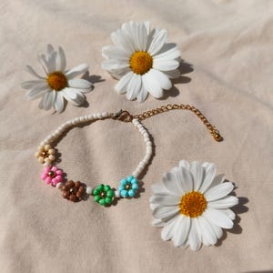 Flower bracelet - colourful. Beaded bracelet