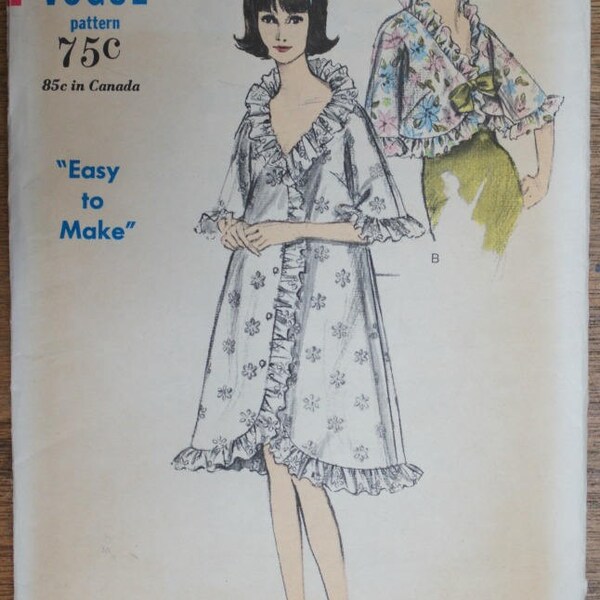 Sexy Vintage 1960s Vogue Ruffled Robe 6354 Size 12