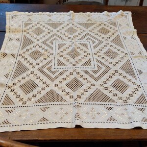 Small Vintage Bright Lace Tablecloth