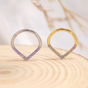 Goldener, violetter Opal-Nasenring in Fächerform, 316L Edelstahl, hypoallergener Körperschmuck, zartes Opal-Design, moderner Stil