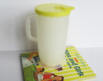 Pitcher Blisscraft Of Hollywood Yellow Scalloped Top, White Two Quart Plastic 1955
