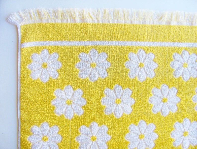 Vintage Bath Towels Yellow And White Daisy Cotton Martex Etsy