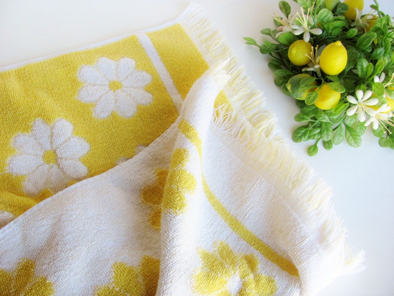 Vintage Bath Towels Yellow And White Daisy Cotton Martex Etsy