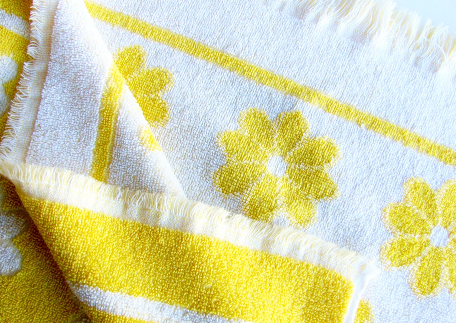 Vintage Bath Towels Yellow And White Daisy Cotton Martex Etsy