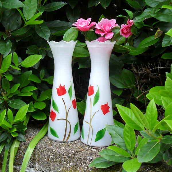 Vintage Frosted Glass Vase Set Matched Matching White Wedding Vases Red Tulips on White Frosted Glass Bartlett Collins Shabby Decor