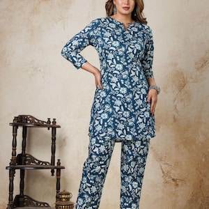 Blauwe katoenen combiset met bloemen: Indiase Kurti en broek - Summer Loungewear
