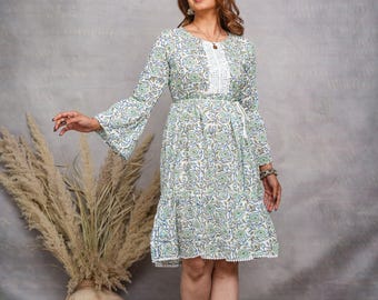 Floral bedrucktes müdes Minikleid, knielanges Sommerkleid aus weicher Baumwolle für Frauen, Rundhalsausschnitt mit Stringschließer und Stickerei, Geschenk für Sie