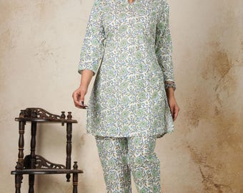 Blaue kurze Kurta-Hose aus Baumwolle mit Blumenmuster: Ethnisches Set für Frauen / Tageskleidung aus reiner Baumwolle / Tageskleidung / Sommerkleidung / Größe M bis 2XL